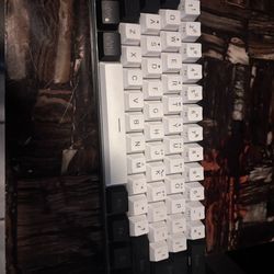 Small gaming keyboard. Multiple light settings.