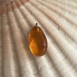 Small honey gold amber pendant vintage