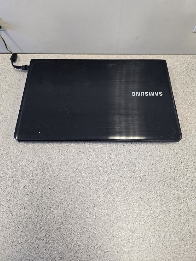 Samsung Laptop, Black In Color 15.6in Screen