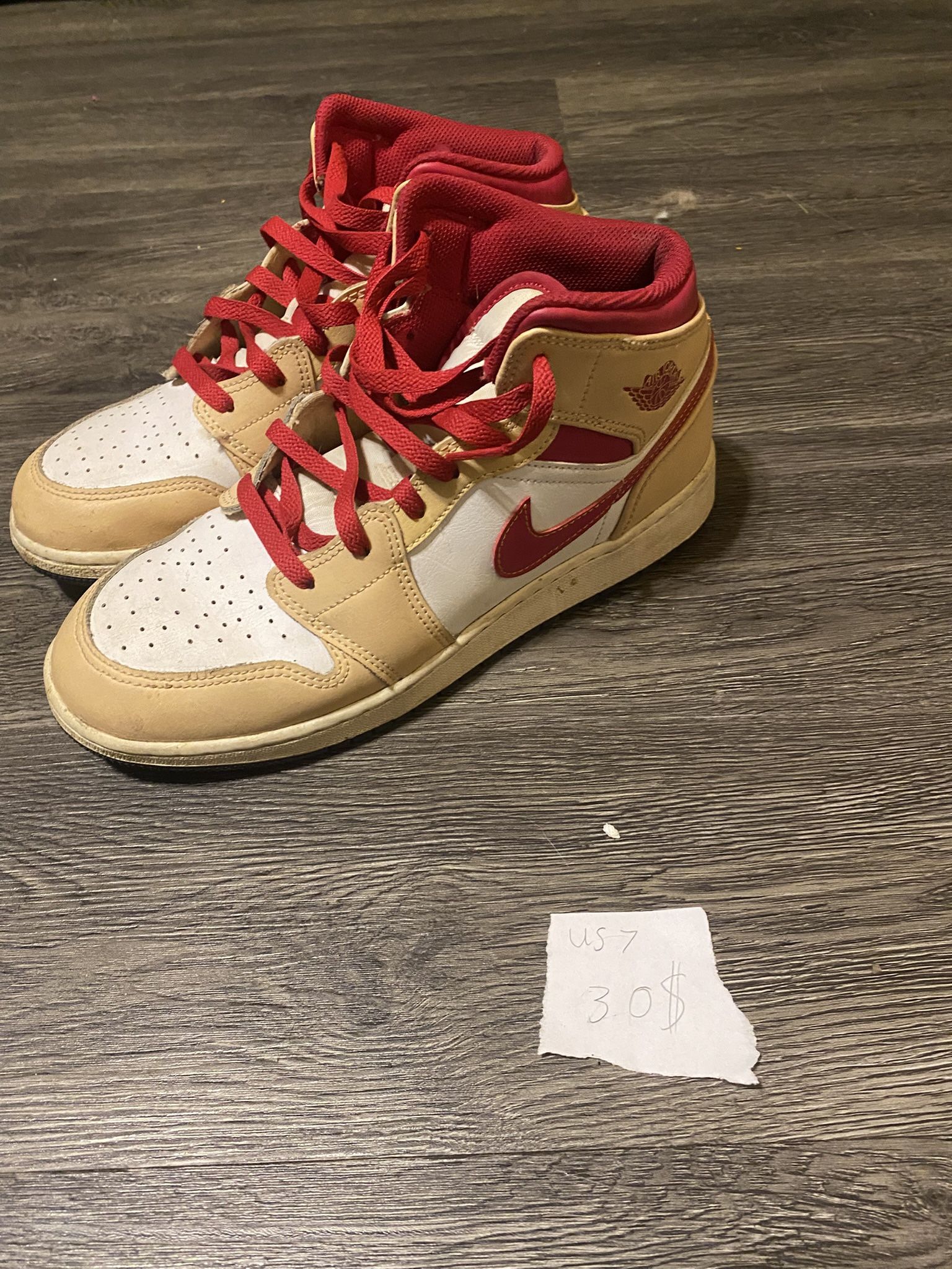 Jordan 1 Mid
