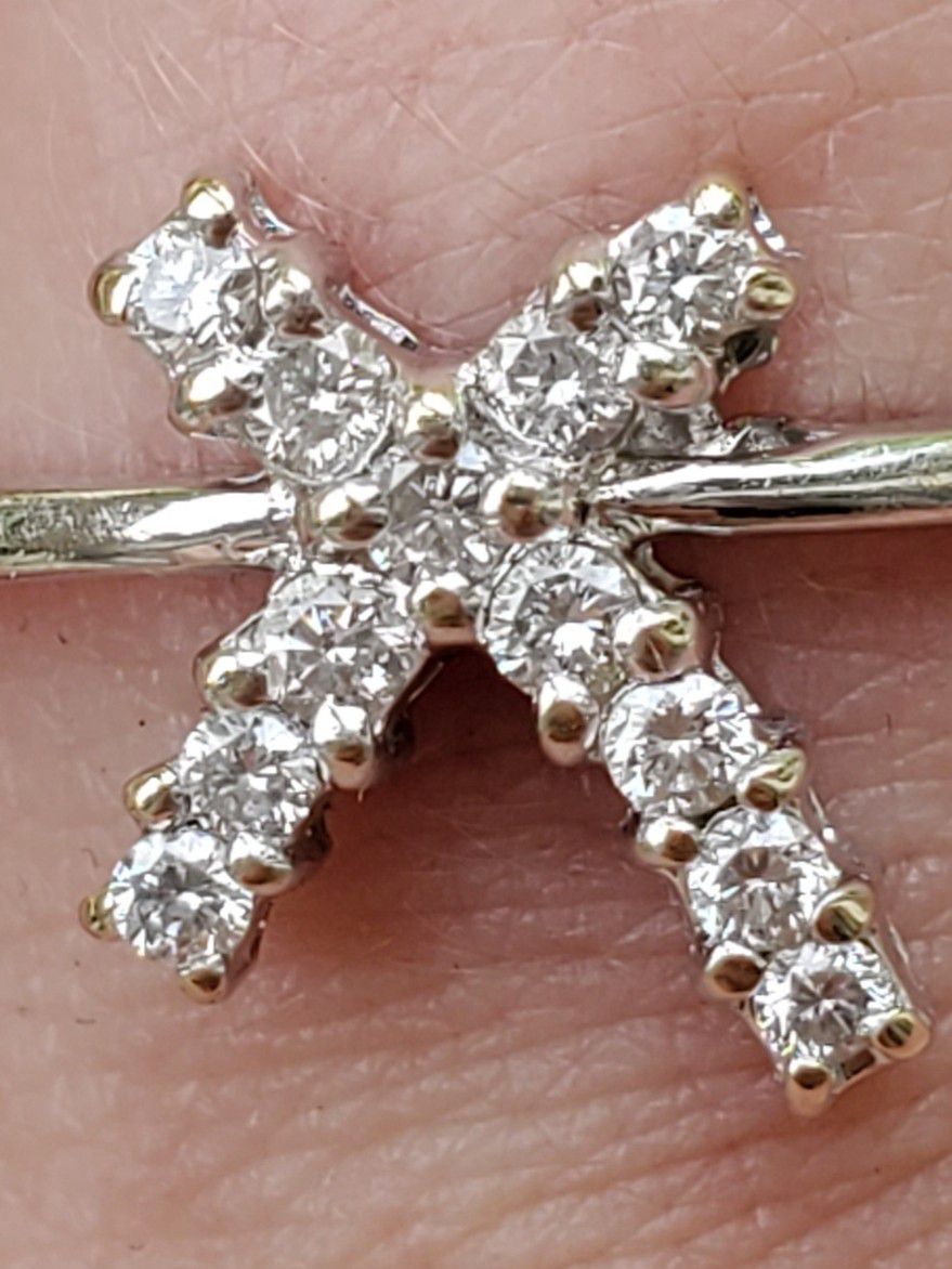 18 Kt White Gold White Diamond Ring
