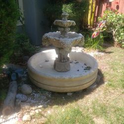 Water Fountain For Sale ( HEAVY)  Price Is Firm No Low Ballers 