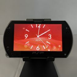 SONY PLAYSTATION PORTABLE GO PIANO BLACK HANDHELD SYSTEM WITH CHARGING CORD