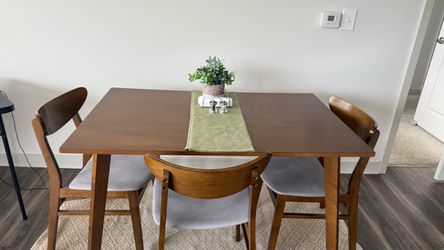 🍽️ Dining Table + 3 Chairs — $180