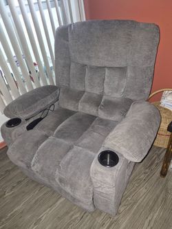 Swivel rocker relaxing chair