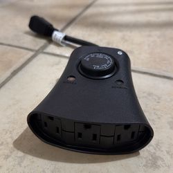 Outdoor 3 outlet plug with timer