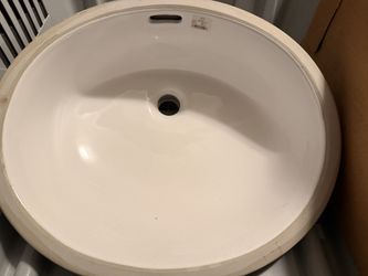 New RH 17” White Undermount Oval Sink Basin - $75 (Cash/Zelle Only!)  Description: Brand new Restoration Hardware (RH) 17” white undermount oval sink 