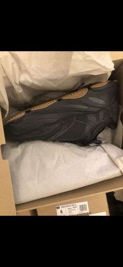 Yeezy boot 700