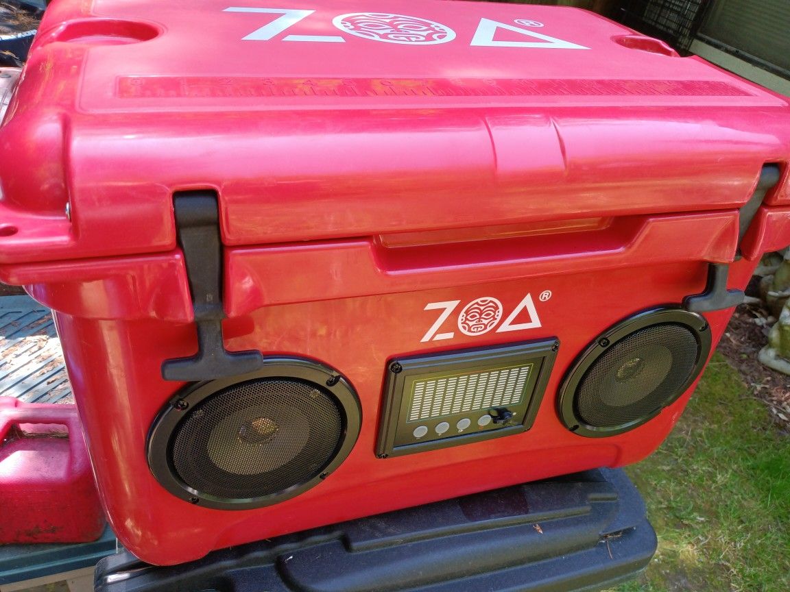 Bluetooth Speaker Cooler by ZOA Energy Drink Excellent Condition