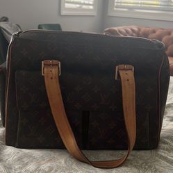 Authentic LOUIS VUITTON Monogram Multipli-Cite Great condition, no stains/marks