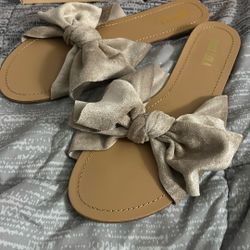 Beige Sandals w Bows Women’s Size 9