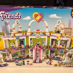 LEGO FRIENDS: Heartlake City Shopping Mall (41450)