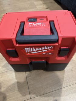 Milwaukee Vacuum M12