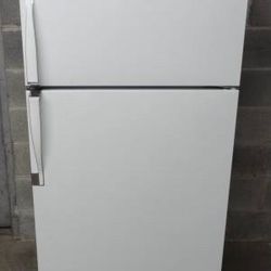 Magic Chef 29" Top Freezer Refrigerator (15 cu. ft.) - White - RB151PW