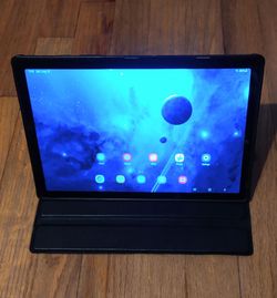Samsung Galaxy Tablet Like New Condition In Box Protective Case is included