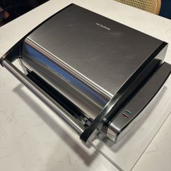 Hamilton Beach Electric Indoor Searing Grill with Adjustable Temperature Control