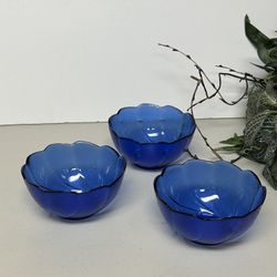 Arcoroc France Cobalt Blue Scalloped Swirl Textured glass soup bowls