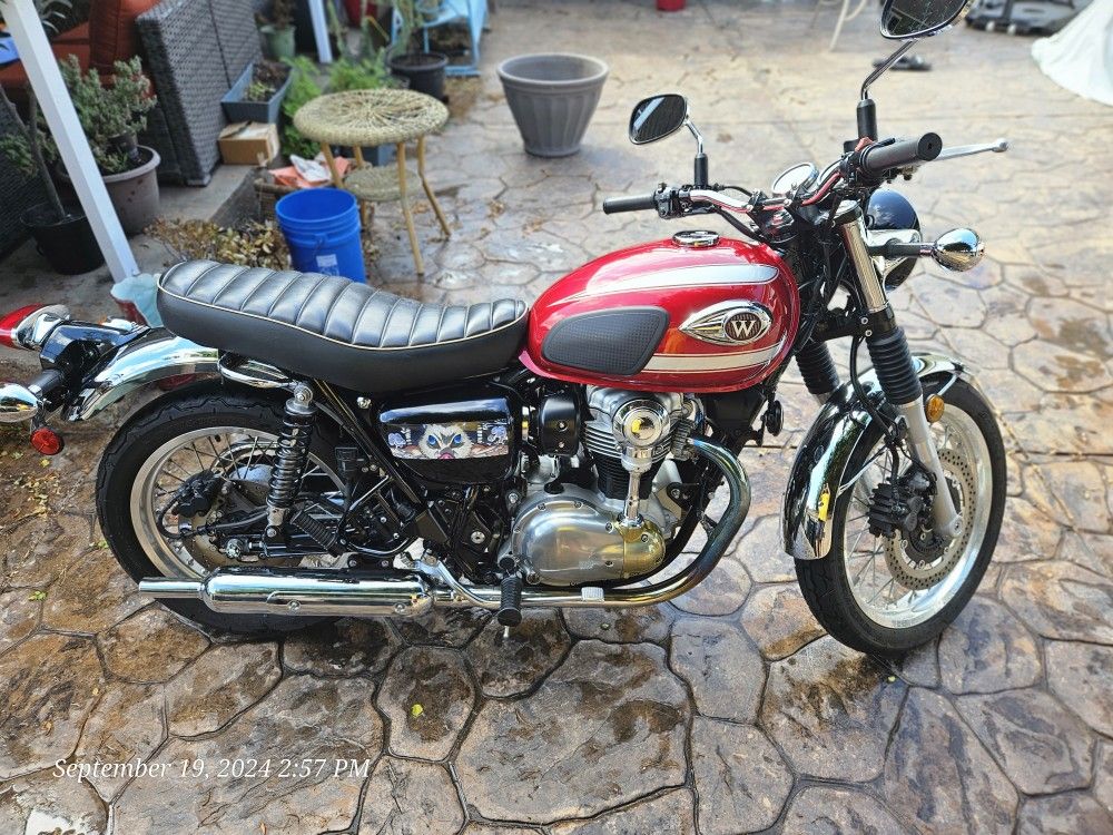 2022 KAWASAKI W800