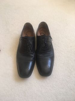 Black dress shoes