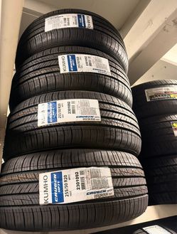 255/50R20 Kumho Tires For sale !!