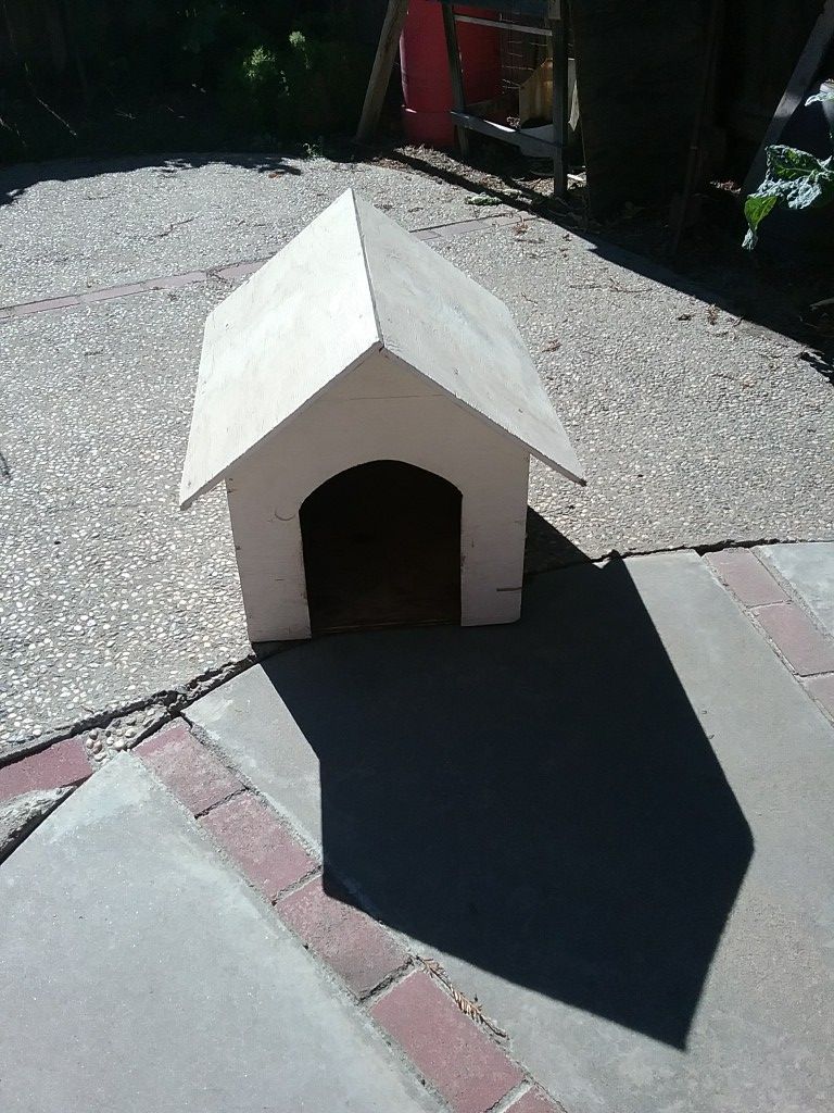 Dog house for sale