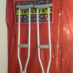Adult Crutches. 5'2"-5'10". Pre-Owned Excellent.