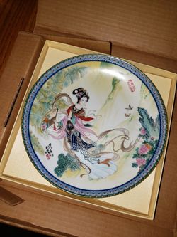 Imperial Jingdezhen Porcelain 8.5” Plate “Beauties of the Red Mansion”