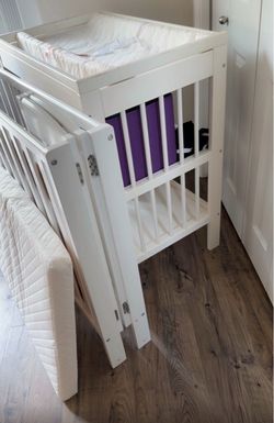 crib bed with changing table great condition