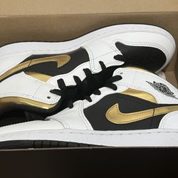 Air Jordan 1 Mid Size 4.5y