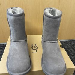 100% Authentic Brand New in Box UGG Classic Short Boots / Women size 7 (Big kids 5) / Color: Metal Grey Glitz