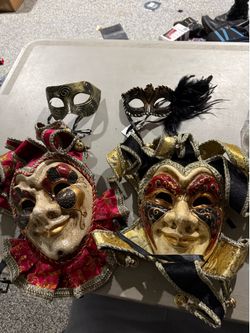 Venetian La Maschera Del Galeone Masquerade Carnival Masks Costume Wall Lot 2+2  Design: Features a hand-painted face with dramatic lips, a red and go