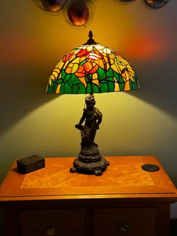 Gorgeous Vintage Tiffany-Style Stained Glass Table Lamp – 24” Tall