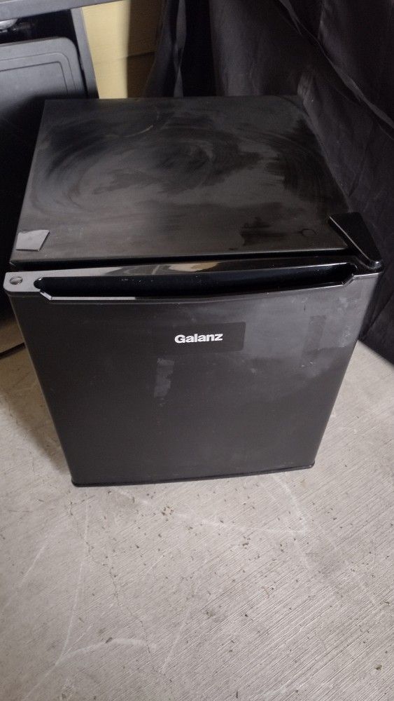 Galanz Mini Fridge 