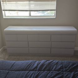 Dresser With Nine Drawers