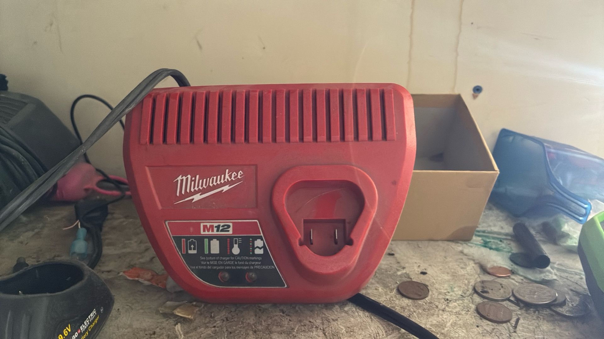Milwaukee M12 Battery Charger