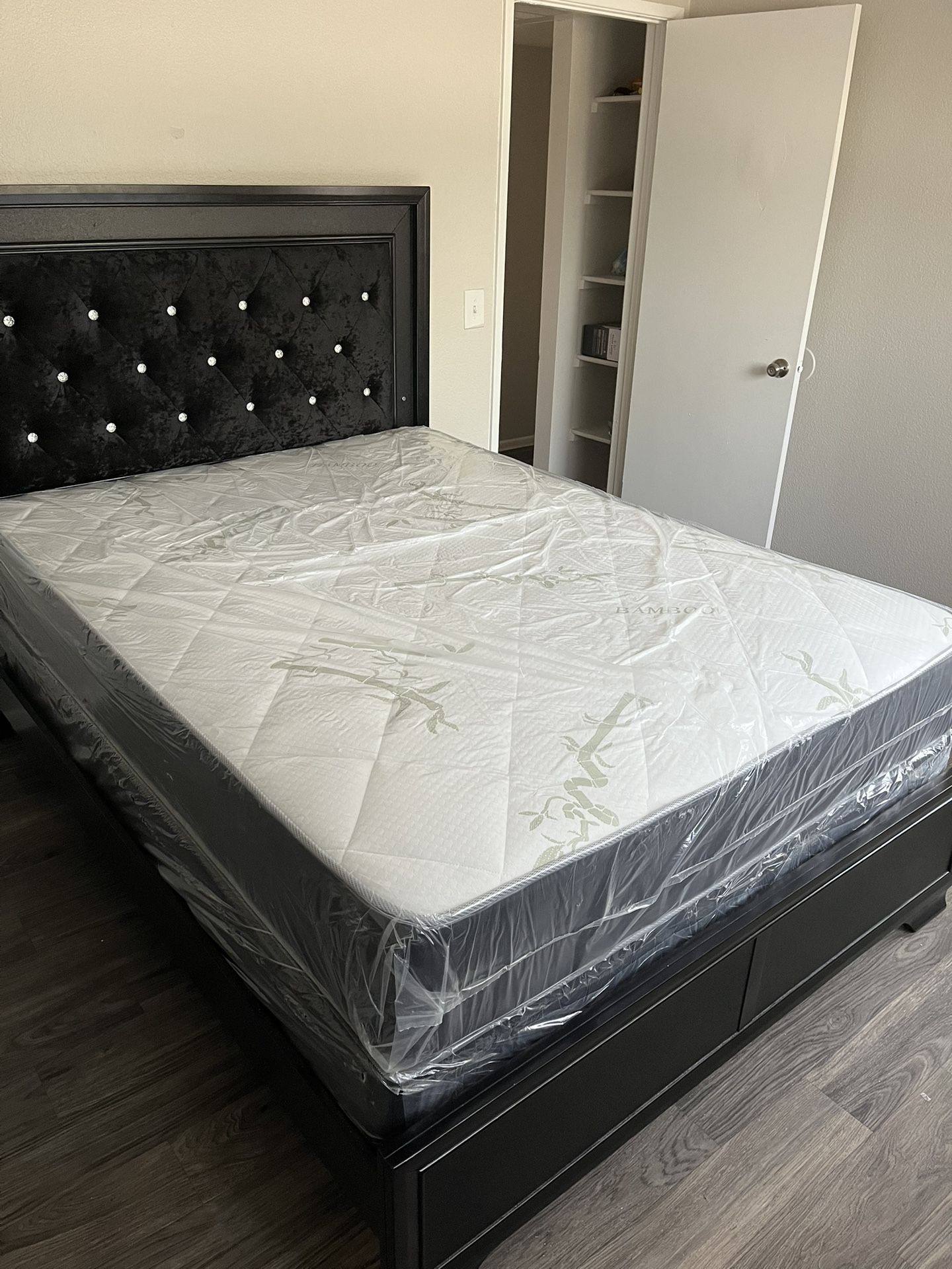 Queen Size Bed With Mattress And Box springs