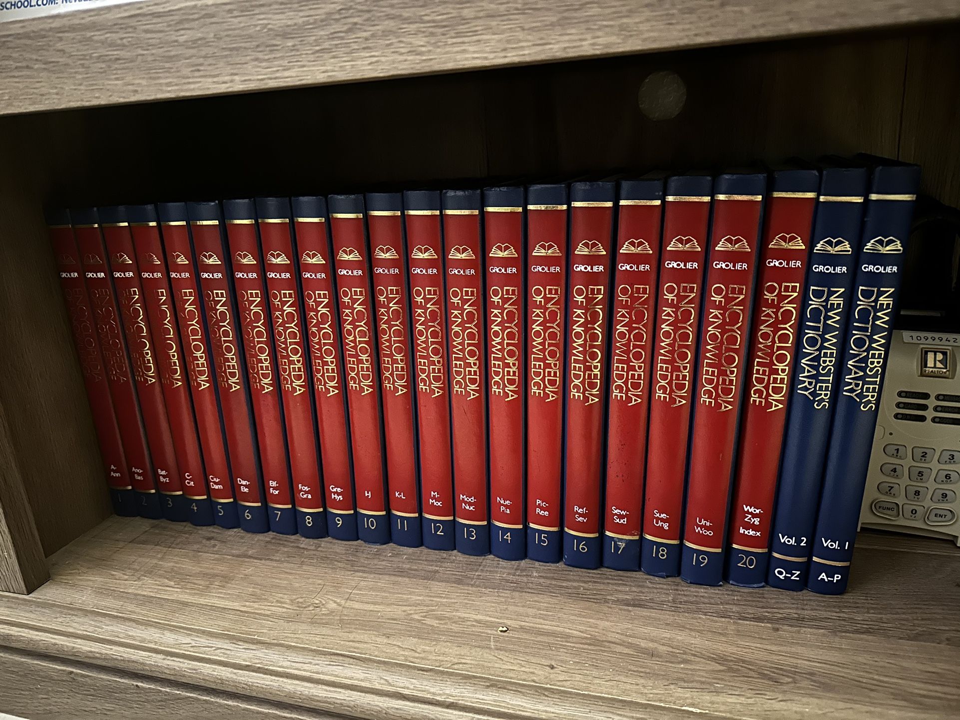 Grolier Encyclopedia And Dictionary Set for Sale in Las Vegas, NV
