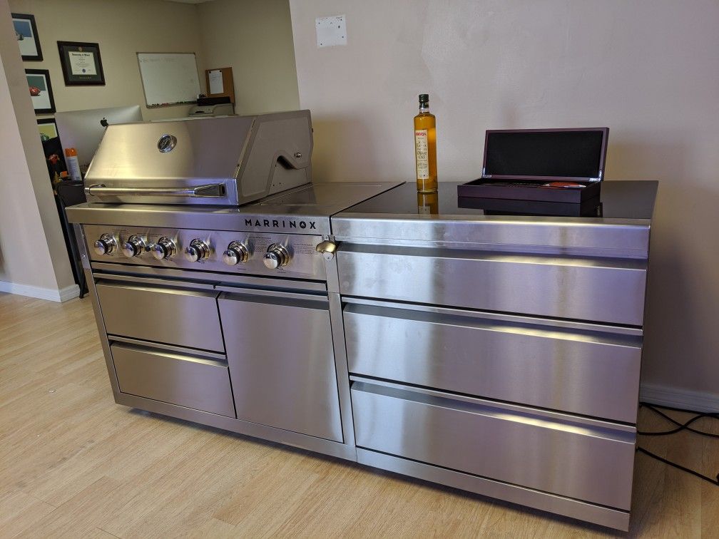 Outdoor kitchen
