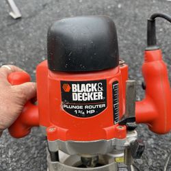 BLACK & DECKER PLUNGE ROUTER 1 3/4hp