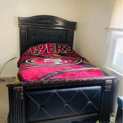 Queen Size bedroom Set