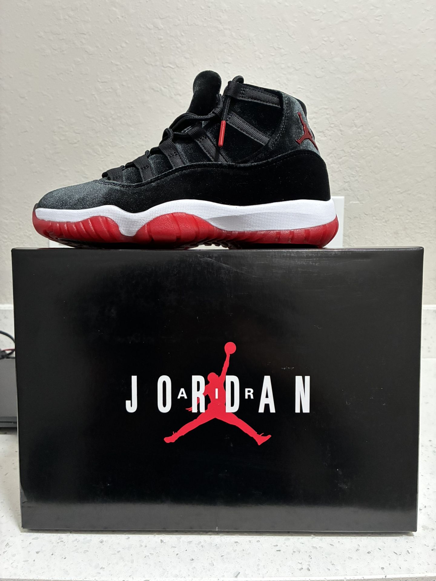 JORDAN 11 “bred Velvet” 8.0W