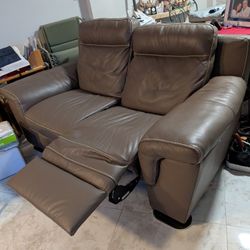Leather Loveseat (Reclining)