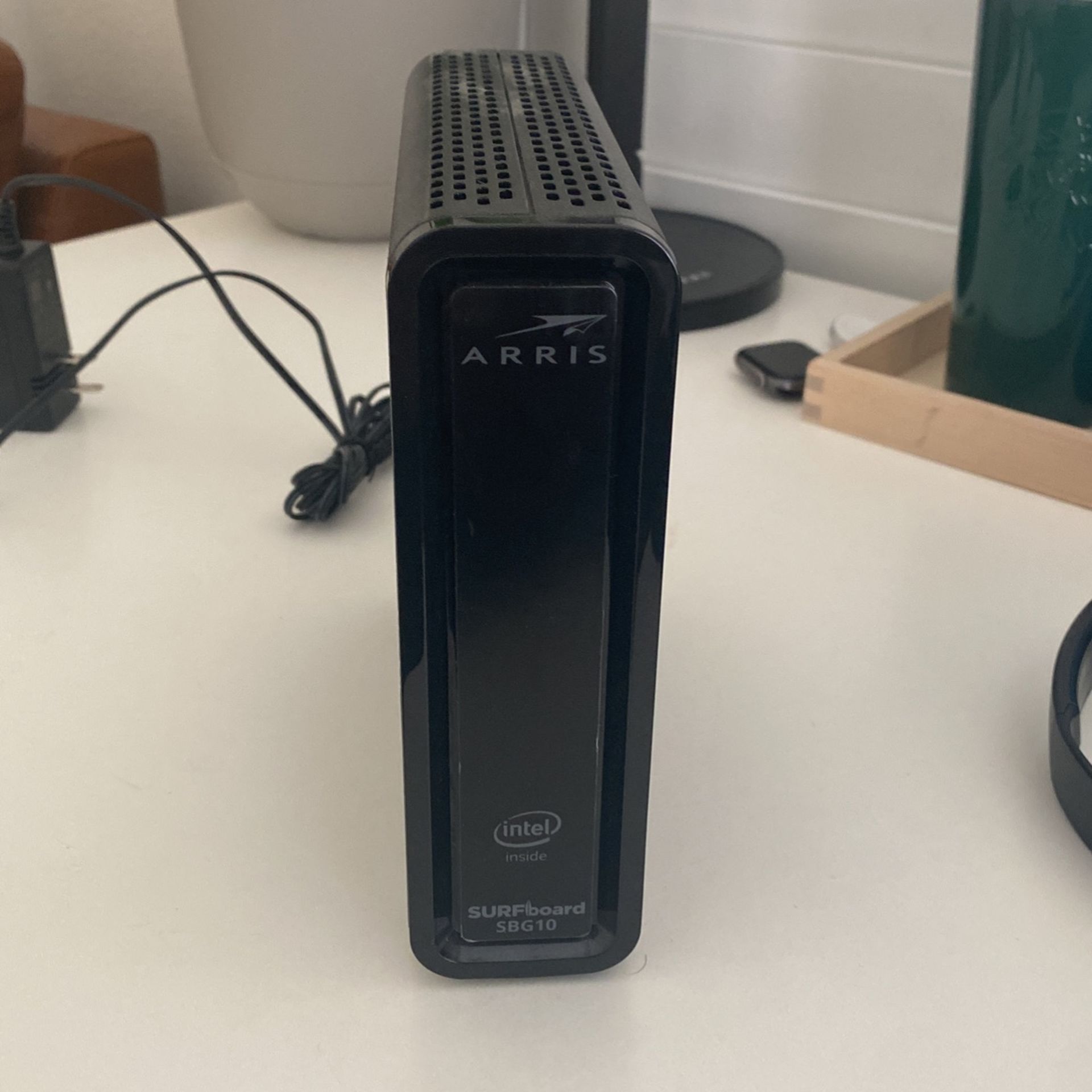 Arris Surfboard SBG10 Modem And Wi-Fi Router