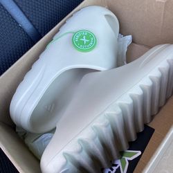 Yeezy (Adidas) Slides