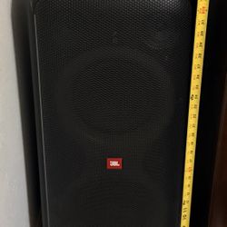 Bocina JBL 710 