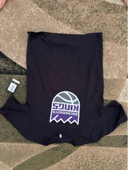 Sacramento kings T-shirt small in men’s