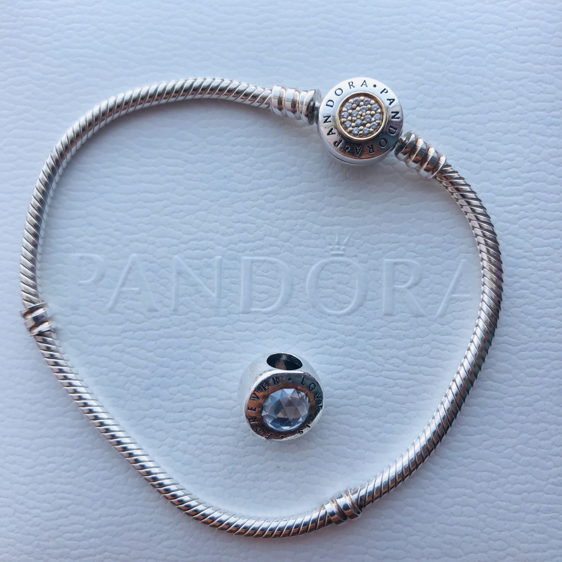 Pandora bracelet + 1 charm