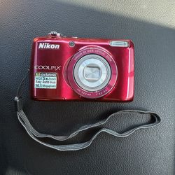 Nikon Coolpix L26  Red Digital Camera 