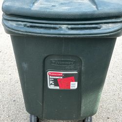 35 GALLON RUBBERMAID ROLLING TRASHCAN WITH LID 47TH AVE. AND DOBBINS IN LAVEEN