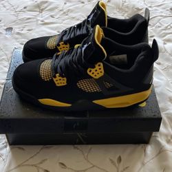 Jordan 4 Yellow Thunder 9.5